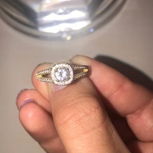 Gold diamond ring